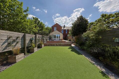 4 bedroom terraced house for sale