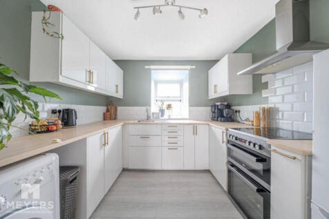 Sherborne DT9 2 bed flat for sale