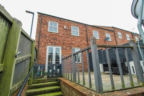 3 bedroom town house for sale