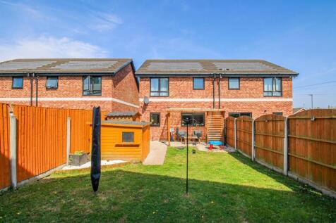 3 bedroom semi-detached house for sale