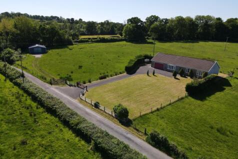 Gurrey Bank, Llandeilo, SA19 4 bed property with land for sale