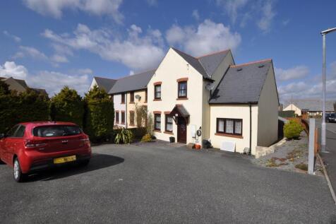 4 bedroom semi-detached house for sale