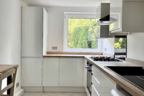 3 bedroom flat for sale