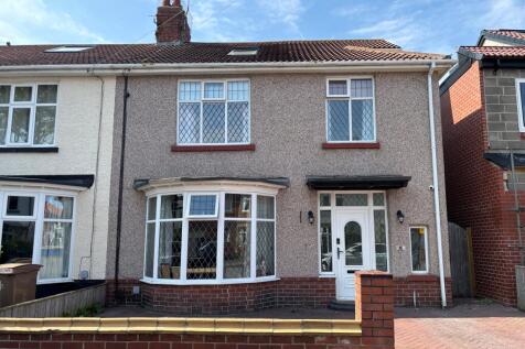 Swinbourne Gardens, Whitley Bay, Tyne... 5 bed semi