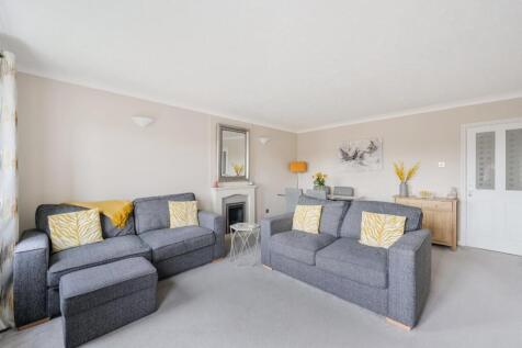 Rembrandt Court, Ewell/Stoneleigh 2 bed flat for sale