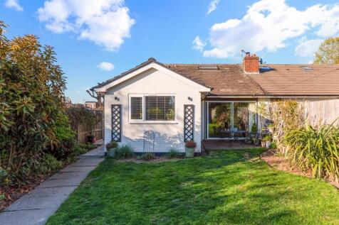 Ellingham Road, Chessington 4 bed chalet for sale