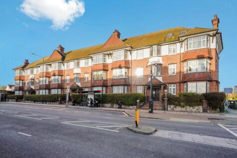 Kenton Road, Harrow, HA3 3 bed flat for sale