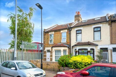 4 bedroom end of terrace house for sale