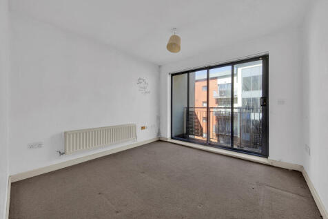Spring Place, IG11 2 bed flat for sale