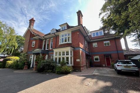 West Overcliff Drive, Bournemouth BH4 2 bed flat for sale