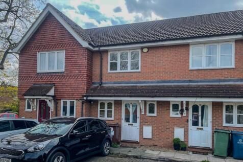 Oakcroft Close, Pinner HA5 2 bed terraced house for sale
