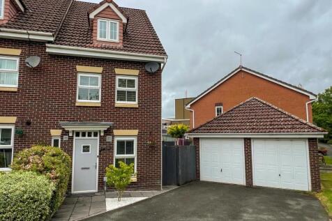 3 bedroom town house for sale