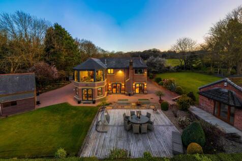 5 bedroom detached house for sale