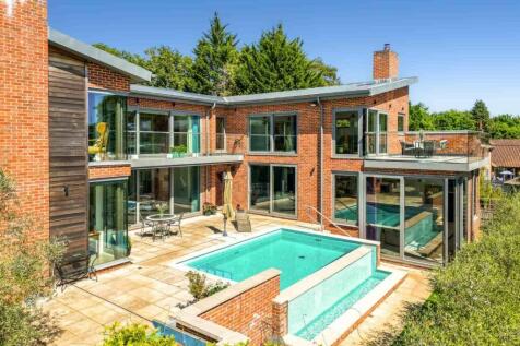 5 bedroom detached house for sale
