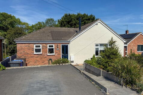 4 bedroom detached bungalow for sale