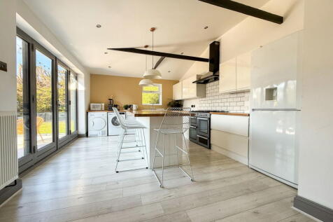 4 bedroom semi-detached house for sale