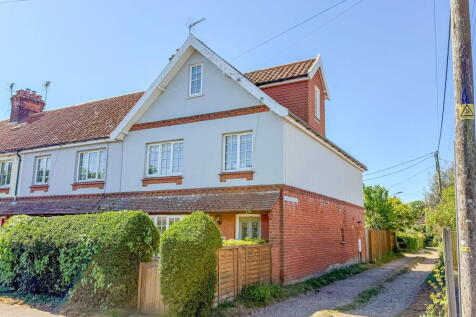 4 bedroom end of terrace house for sale