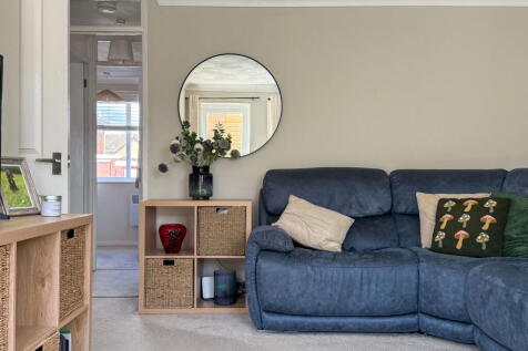 2 bedroom semi-detached bungalow for sale