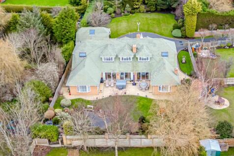 6 bedroom detached house for sale