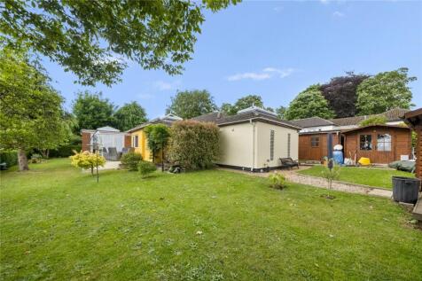 Belfry Avenue, Uxbridge UB9 4 bed bungalow for sale
