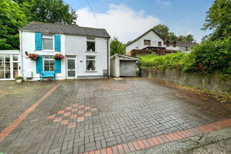 2 bedroom semi-detached house for sale