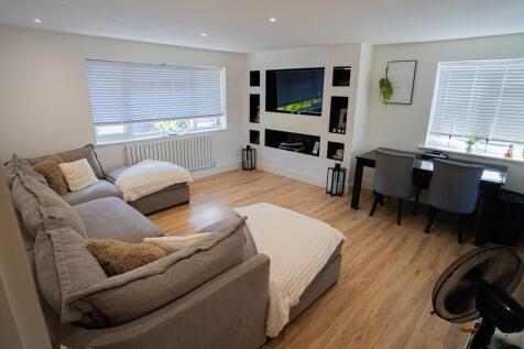 3 bedroom flat for sale