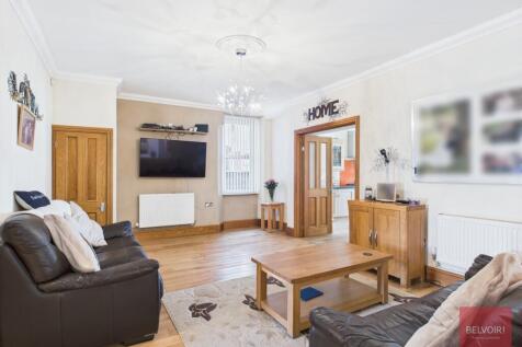 6 bedroom detached house for sale