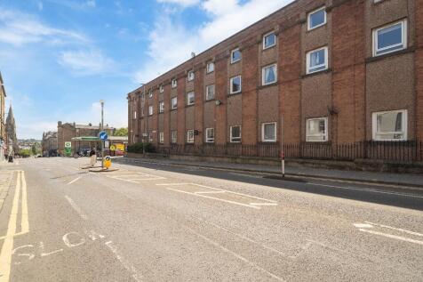 2 bedroom ground floor maisonette for sale