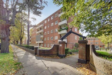 Aldrington Road, Streatham, London... 4 bed flat for sale