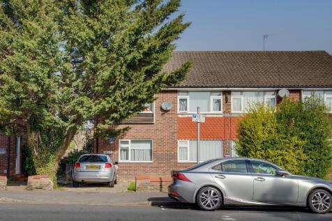 Central Road, Morden, London, SM4 5RN 2 bed maisonette for sale