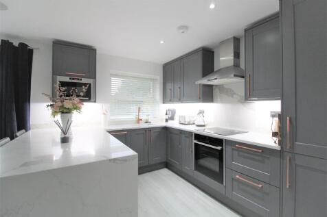 2 bedroom maisonette for sale