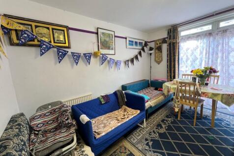 3 bedroom town house for sale