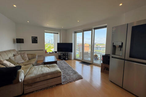 Sovereign Point, 31 The Quays... 1 bed apartment for sale