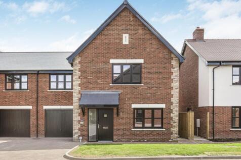 4 bedroom link detached house for sale