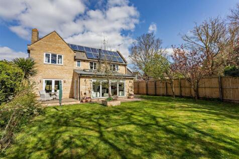 Laxton Drive, Oundle, Peterborough, PE8 5 bed detached house for sale