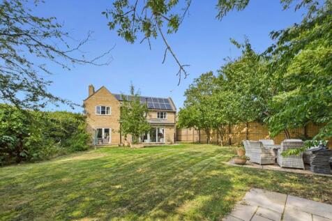 Laxton Drive, Oundle, Peterborough, PE8 5 bed detached house for sale