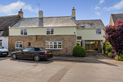 Station Road, Nassington... 2 bed cottage for sale