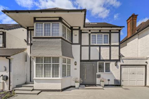 6 bedroom link detached house for sale