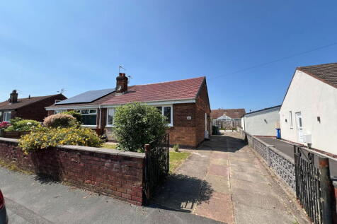 Windermere Avenue, Denton... 2 bed semi