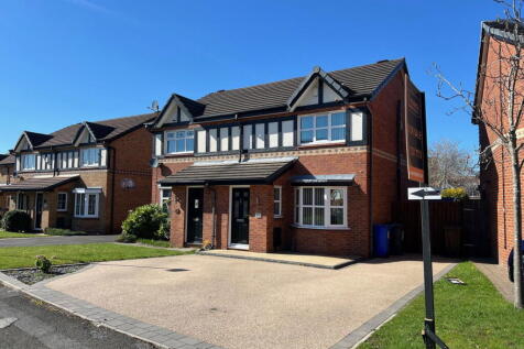 Warwick Close, Richmond Park... 3 bed semi