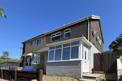 Padstow Walk, Hyde, SK14 3JJ 3 bed semi