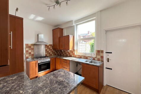 Stockport Road, Hyde, SK14 5RU 2 bed terraced house for sale