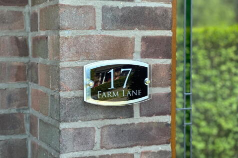 Farm Lane, Hyde, SK14 5DG 2 bed mews for sale
