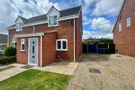 2 bedroom semi-detached house for sale