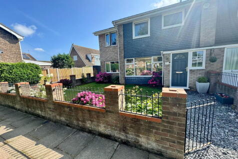 4 bedroom end of terrace house for sale