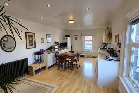 High Street, Sandown, Isle of Wight... 3 bed maisonette for sale