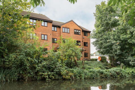 Old Mill Gardens, Berkhamsted... 1 bed flat for sale