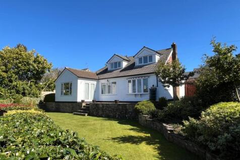 Mottram Old Road, Stalybridge SK15 3 bed detached house for sale