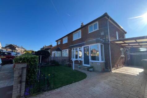 3 bedroom semi-detached house for sale