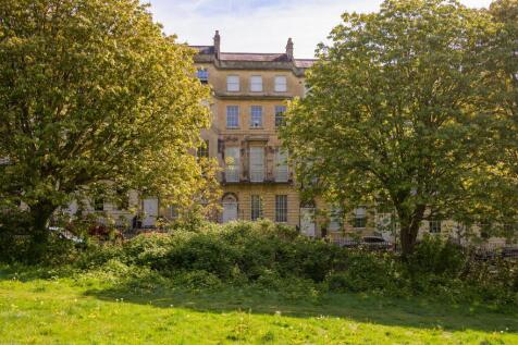 3 bedroom flat for sale